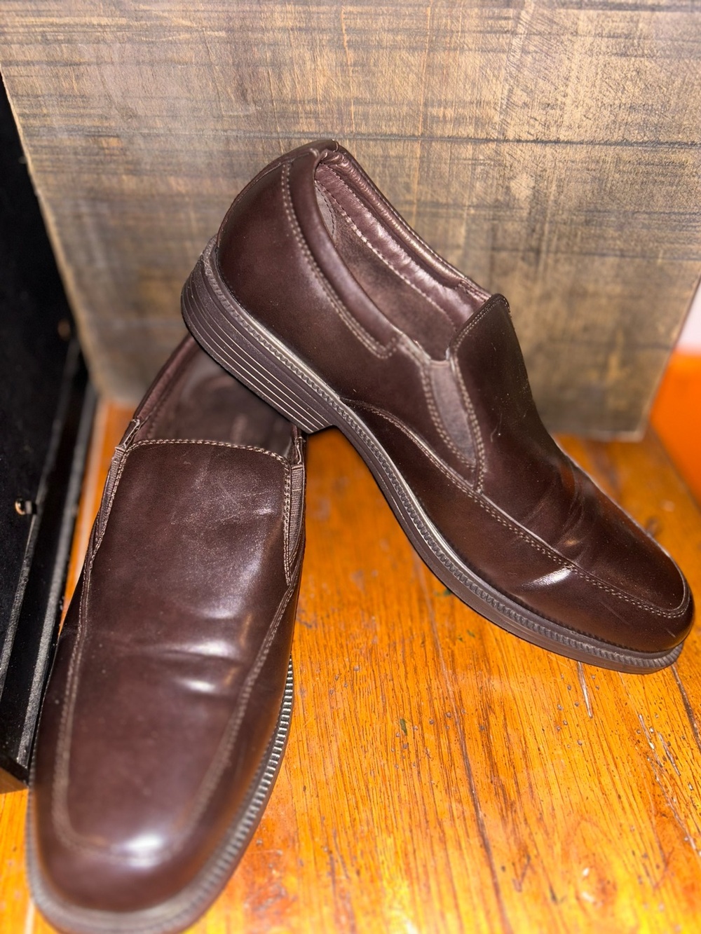 Men's Classic Brown Leather Slip-On Loafers